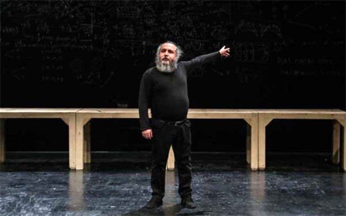 آرش دادگر: هنوز مانند یک آماتور با من برخورد می‌کنند