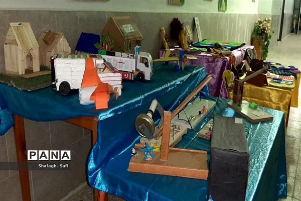نمایشگاه دستاوردهای دانش‌آموزی به‌مناسبت سالروز تاسیس کانون‌ها در امیدیه