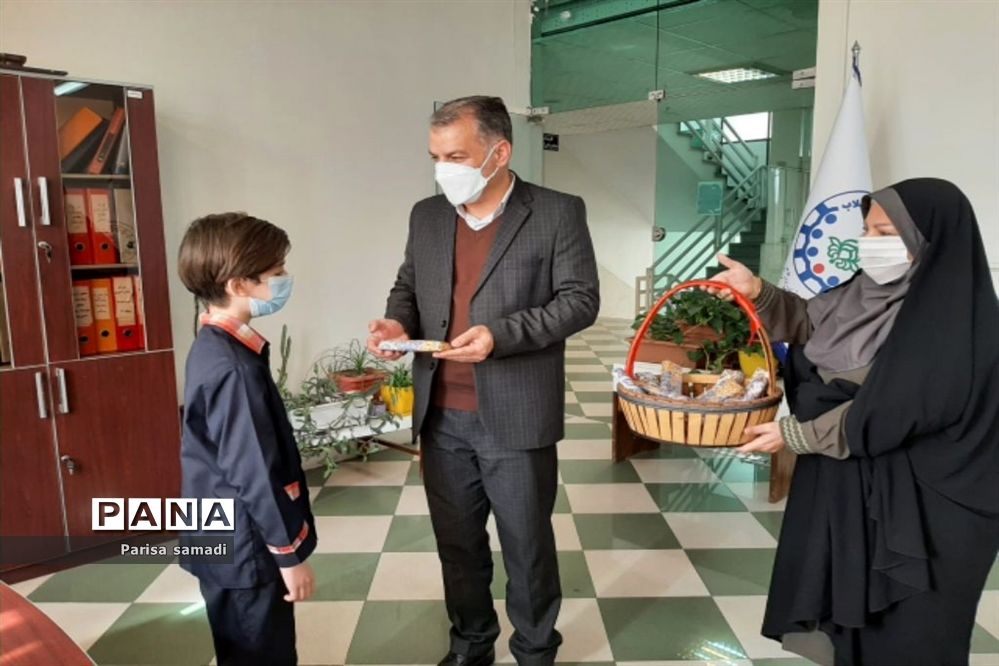 تقدیر از منتخبان آثار برتر در پویش‌های جشنواره زمستانی شاد منطقه ۱۳ شهر تهران