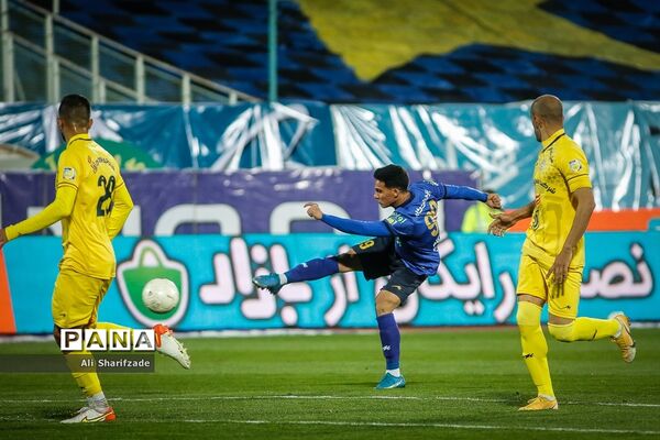 دیدار تیم‌های استقلال و فجر سپاسی