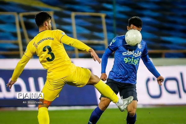 دیدار تیم‌های استقلال و فجر سپاسی