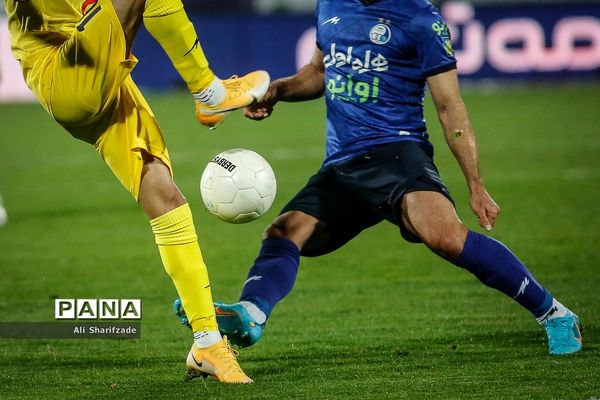 دیدار تیم‌های استقلال و فجر سپاسی