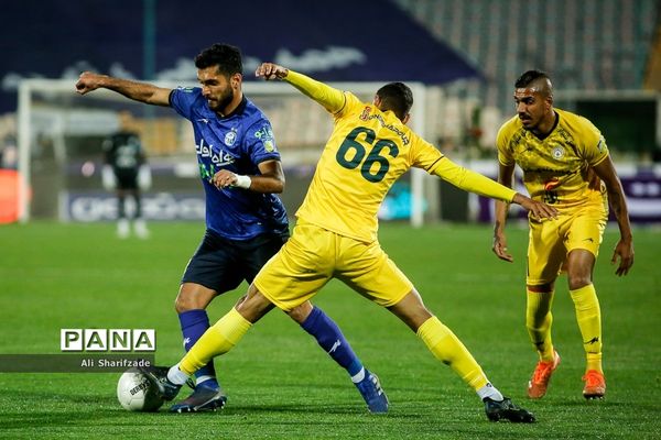 دیدار تیم‌های استقلال و فجر سپاسی