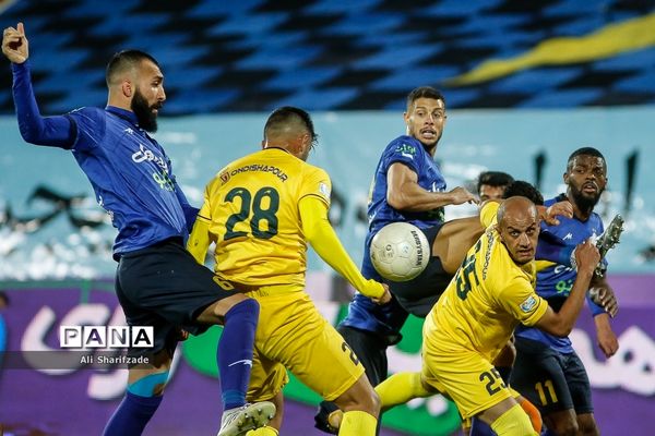 دیدار تیم‌های استقلال و فجر سپاسی