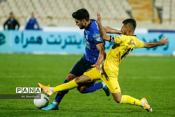 دیدار تیم‌های استقلال و فجر سپاسی
