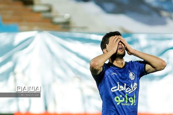 دیدار تیم‌های استقلال و فجر سپاسی