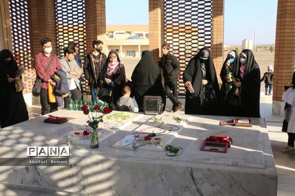 آیین رونمایی از یادمان شهدای گمنام دانشگاه علوم پزشکی قم