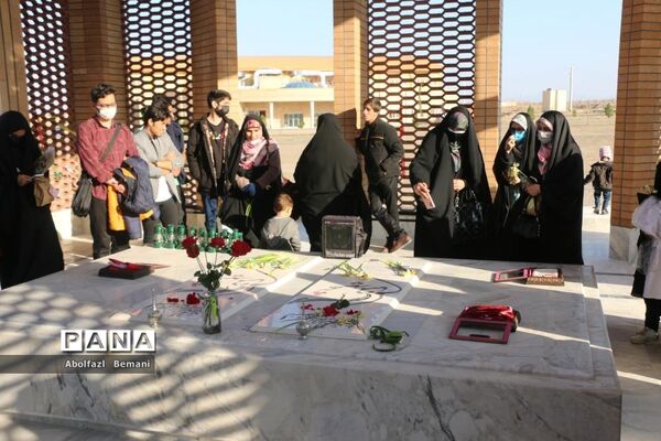 آیین رونمایی از یادمان شهدای گمنام دانشگاه علوم پزشکی قم