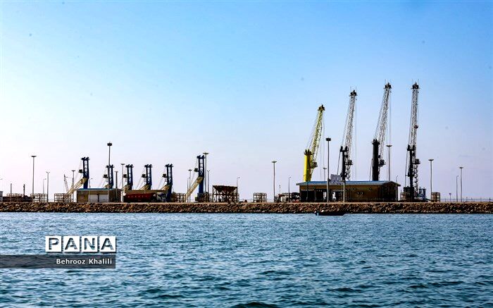 بازدید وزیر اقتصاد و دارایی از بندر امام