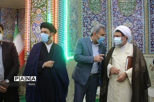 سخنرانی مدیرکل آموزش و پرورش قبل از خطبه‌های نماز جمعه