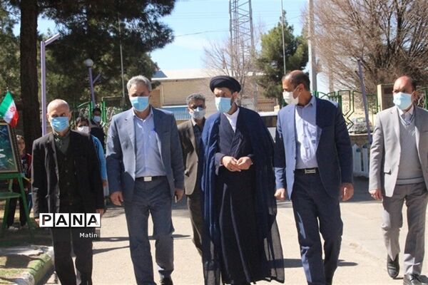 سخنرانی مدیرکل آموزش و پرورش قبل از خطبه‌های نماز جمعه