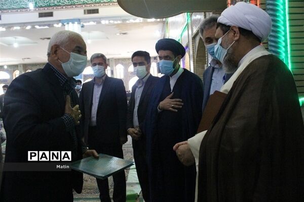 سخنرانی مدیرکل آموزش و پرورش قبل از خطبه‌های نماز جمعه