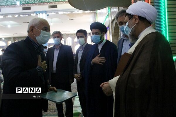سخنرانی مدیرکل آموزش و پرورش قبل از خطبه‌های نماز جمعه