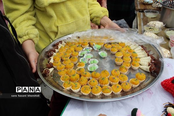 بازارچه مواد غذایی و دست‌سازه‌ها در گلوگاه