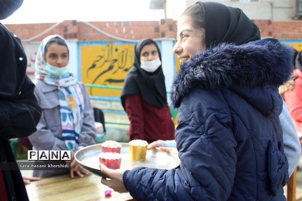 بازارچه مواد غذایی و دست‌سازه‌ها در گلوگاه