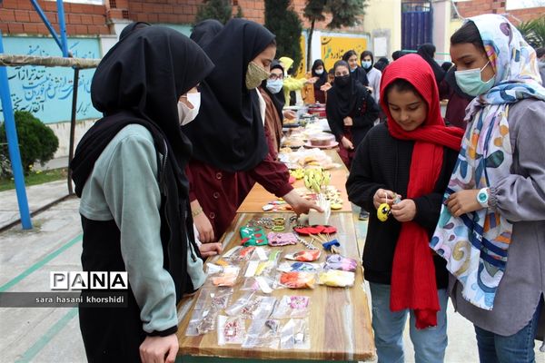 بازارچه مواد غذایی و دست‌سازه‌ها در گلوگاه