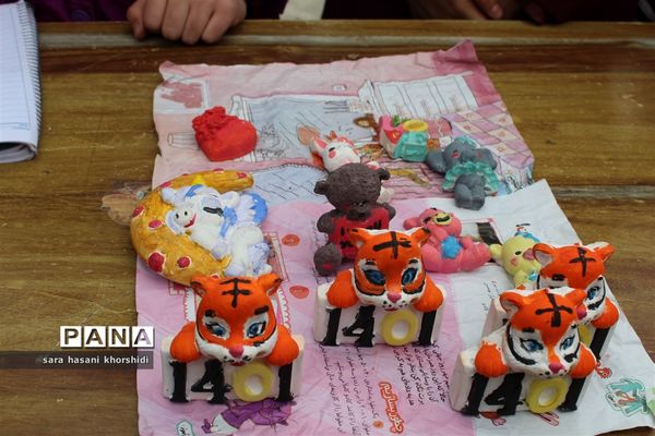 بازارچه مواد غذایی و دست‌سازه‌ها در گلوگاه