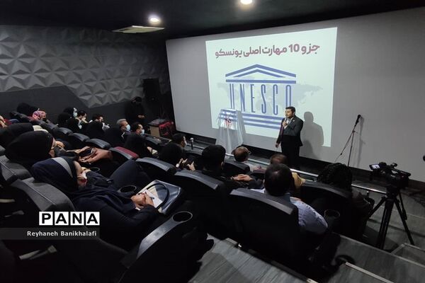 آیین رونمایی از کتاب «هفت تیر سخنرانی» در اهواز