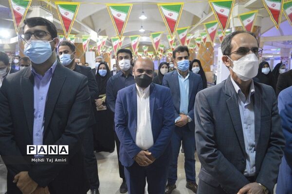 عطر افشانی ، غبار روبی و گلباران قبور مطهر شهدا در بوشهر