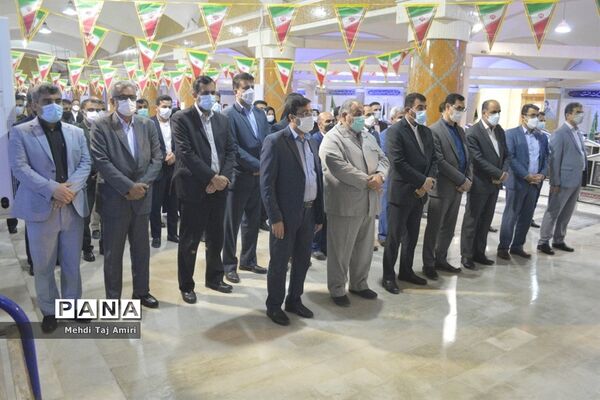 عطر افشانی ، غبار روبی و گلباران قبور مطهر شهدا در بوشهر