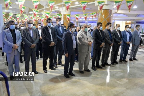 عطر افشانی ، غبار روبی و گلباران قبور مطهر شهدا در بوشهر