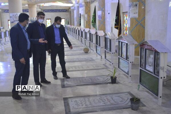 عطر افشانی ، غبار روبی و گلباران قبور مطهر شهدا در بوشهر