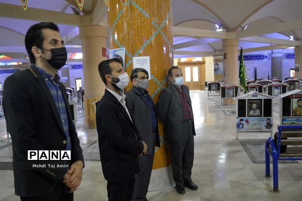 عطر افشانی ، غبار روبی و گلباران قبور مطهر شهدا در بوشهر