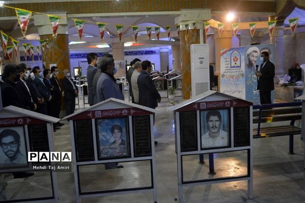 عطر افشانی ، غبار روبی و گلباران قبور مطهر شهدا در بوشهر