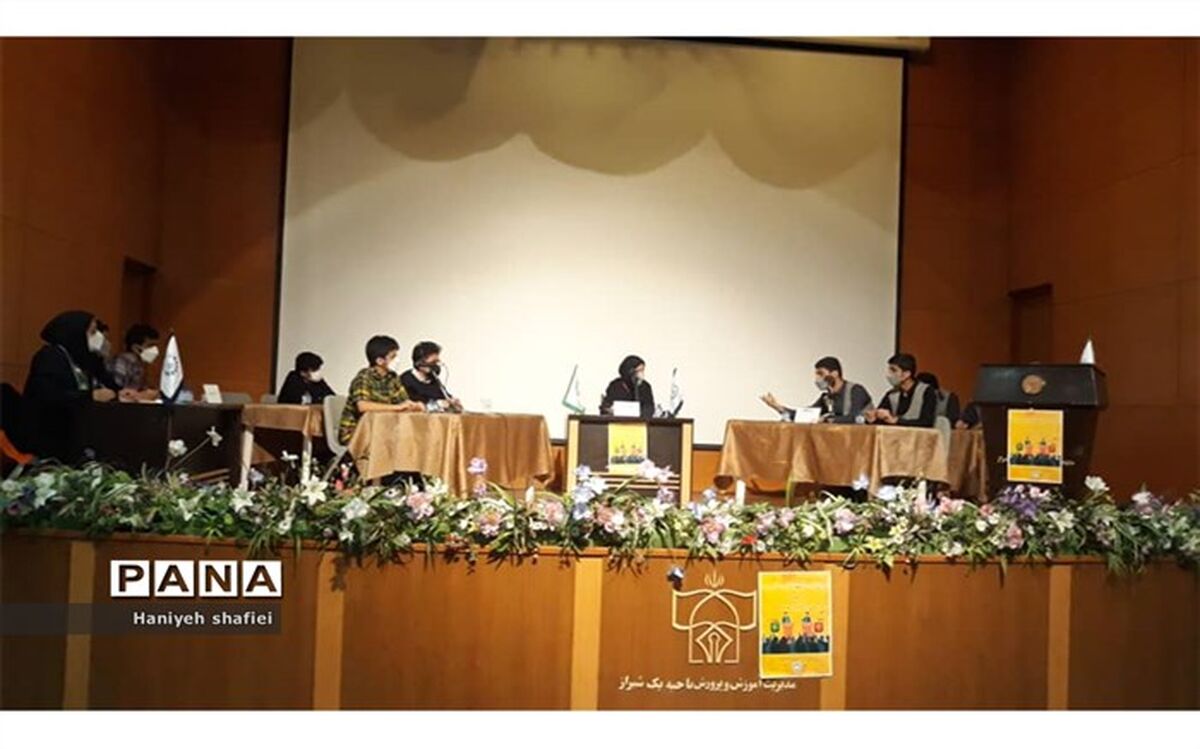 مناظره دانش‌آموزی قوه درک و پذیرش انتقاد را در دانش‌آموزان بالا می‌برد