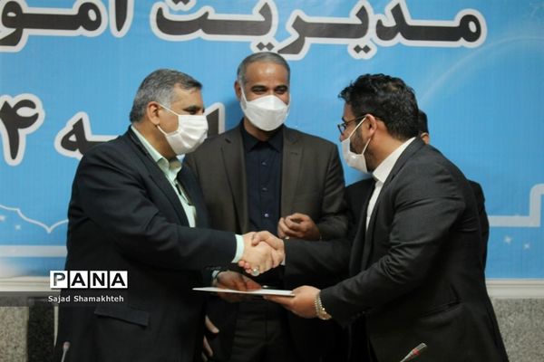 افتتاح نمایشگاه آثار هنری دانش‌آموزان و معلمان ناحیه چهار اهواز