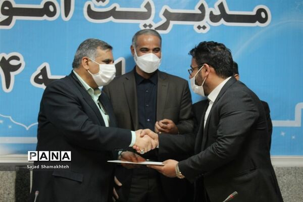 افتتاح نمایشگاه آثار هنری دانش‌آموزان و معلمان ناحیه چهار اهواز