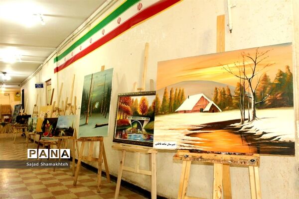 افتتاح نمایشگاه آثار هنری دانش‌آموزان و معلمان ناحیه چهار اهواز