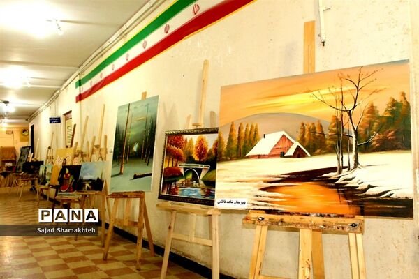 افتتاح نمایشگاه آثار هنری دانش‌آموزان و معلمان ناحیه چهار اهواز