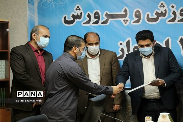 افتتاح نمایشگاه آثار هنری دانش‌آموزان و معلمان ناحیه چهار اهواز