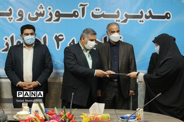 افتتاح نمایشگاه آثار هنری دانش‌آموزان و معلمان ناحیه چهار اهواز