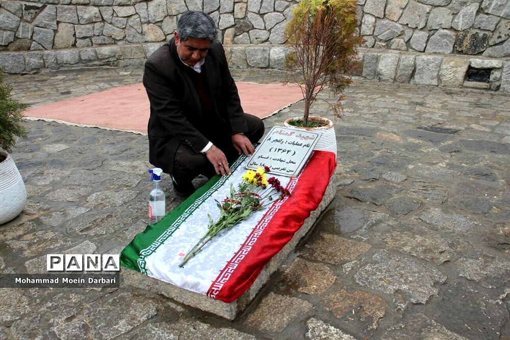 غبارروبی شهدای گمنام در هفته امور تربیتی ناحیه 3 مشهد