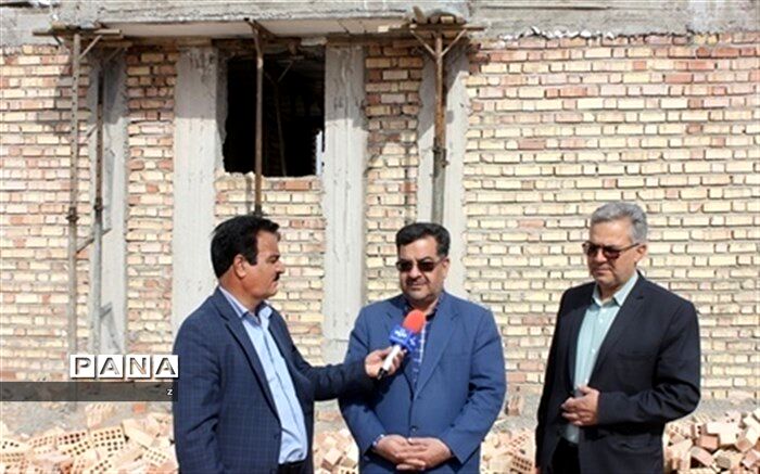 سومین مدرسه کاغذی در روستای چاه غلامعلی شهرستان زرند در حال ساخت است