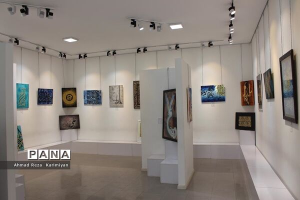نمایشگاه هنرهای تجسمی دانش‌آموزان هنرستان طریق القدس شهرستان آباده