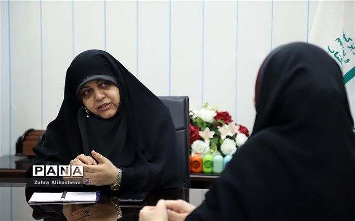 تربیت برآیند فعالیت همه عوامل تربیت است