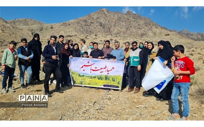 اردوی جنگلی با هدف کاشت بادامشک در دامنه کوه‌های کلاته کاشمر برگزار شد