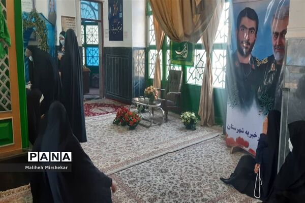 جشن دانش‌آموزی عید مبعث در بقعه سید باقر شهرستان زابل