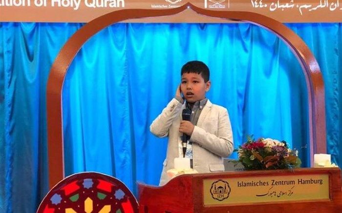در کنار قرائت قرآن، حافظ 5 جز هستم