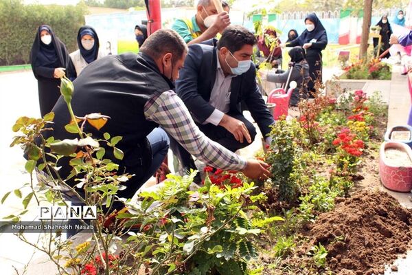 برپایی نمایشگاه دانش‌آموزی دست ساخته‌ها با مواد دور ریختنی در ناحیه 2 اهواز