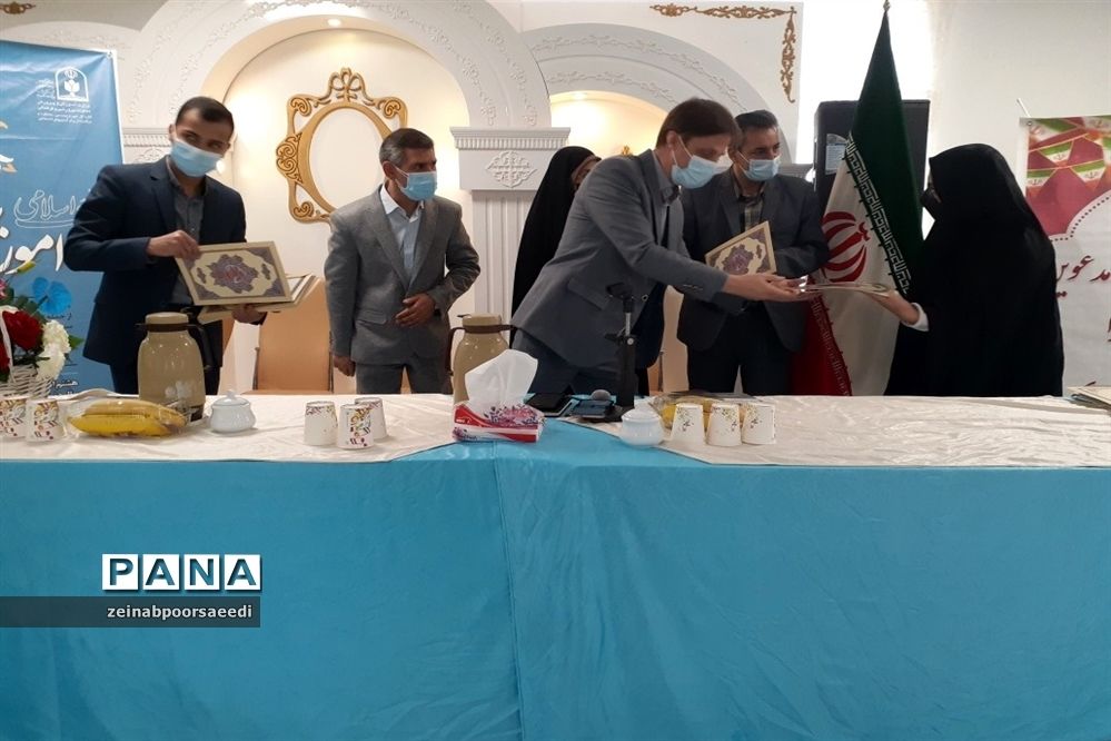 نشست صمیمی معاونان و مربیان پرورشی و مشاوران مدارس با مدیر آموزش و پرورش فیروزکوه