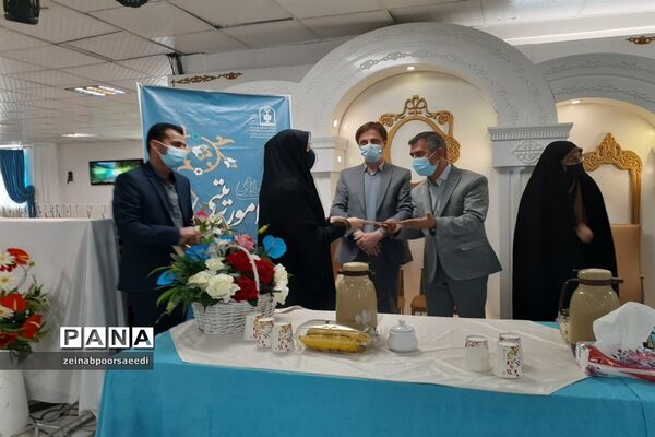 نشست صمیمی معاونان و مربیان پرورشی و مشاوران مدارس با مدیر آموزش و پرورش فیروزکوه