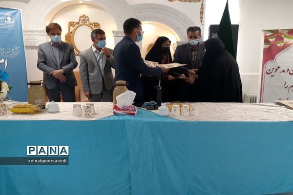 نشست صمیمی معاونان و مربیان پرورشی و مشاوران مدارس با مدیر آموزش و پرورش فیروزکوه