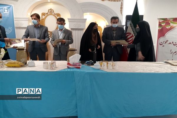 نشست صمیمی معاونان و مربیان پرورشی و مشاوران مدارس با مدیر آموزش و پرورش فیروزکوه