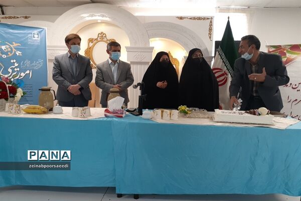 نشست صمیمی معاونان و مربیان پرورشی و مشاوران مدارس با مدیر آموزش و پرورش فیروزکوه