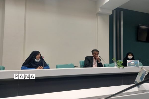 برگزاری دومین نشست مجلس دانش آموزی دختران ناحیه 2  یزد