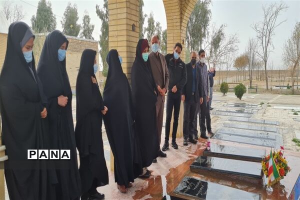 گلباران مزار شهید سیدهاشم میرمحمدی شهید تربیتی جوادآباد